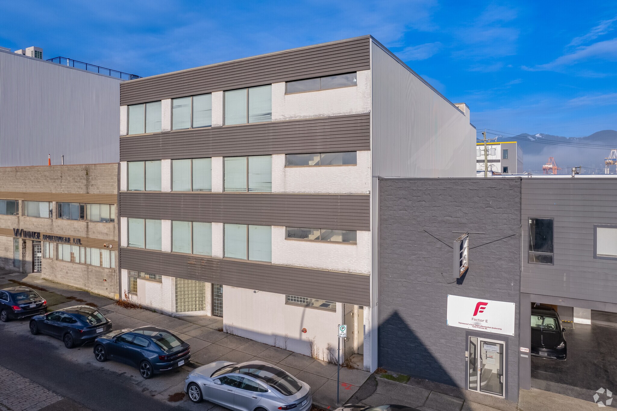 1231 Frances St, Vancouver, BC à louer Photo principale– Image 1 sur 6