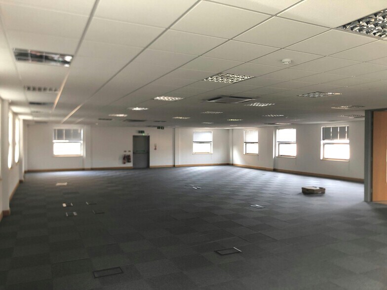 Solihull Pky, Birmingham à vendre - Photo de l’immeuble – Image 2 sur 6