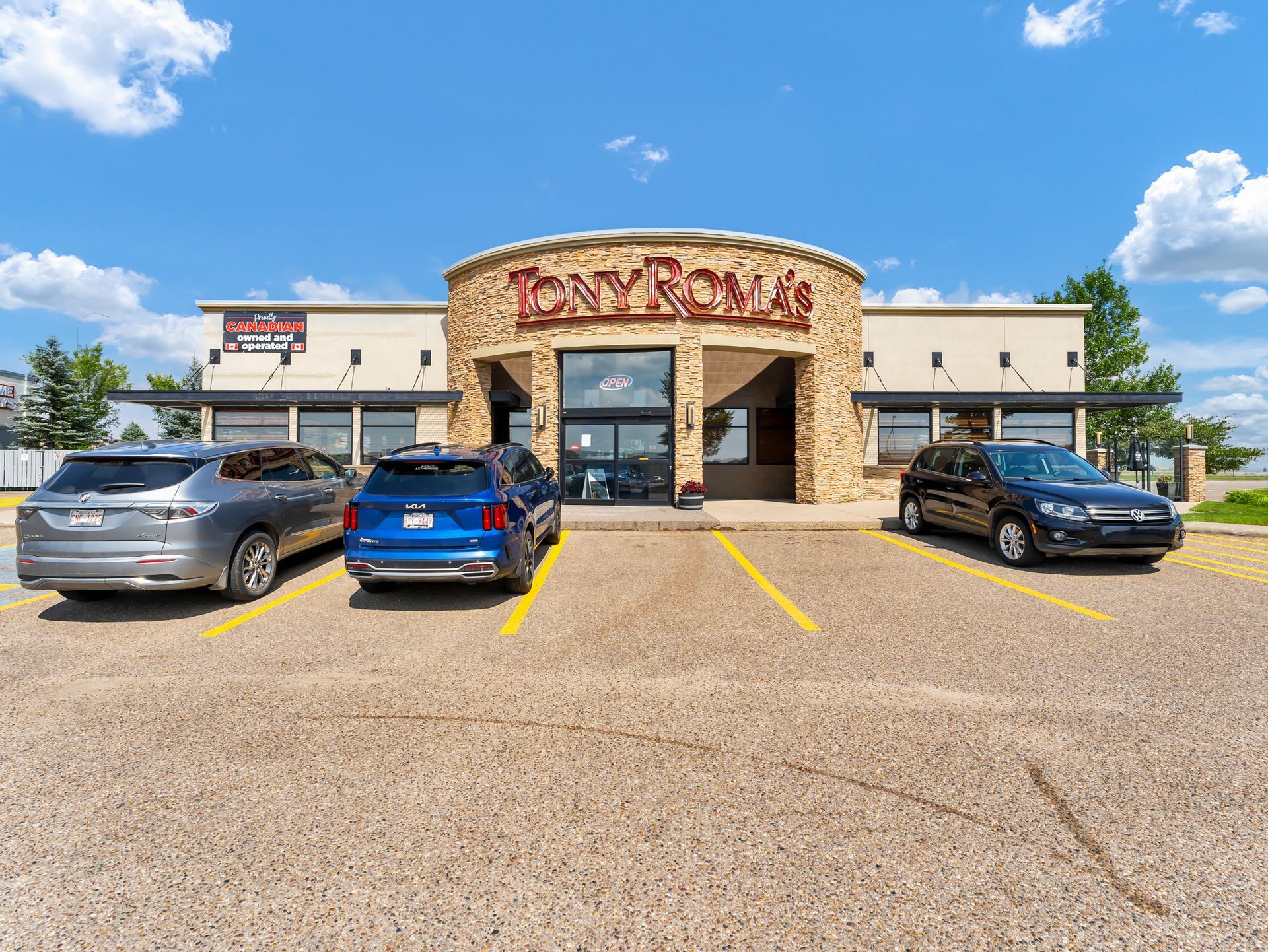 2031 Strachan Rd SE, Medicine Hat, AB à louer Photo principale– Image 1 sur 5