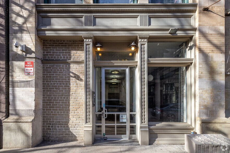 214-218 Sullivan St, New York, NY à louer - Photo de l’immeuble – Image 3 sur 5