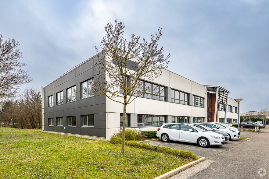 284 Allée Alexandre Borodine, Saint-Priest à louer - Photo principale – Image 1 sur 6