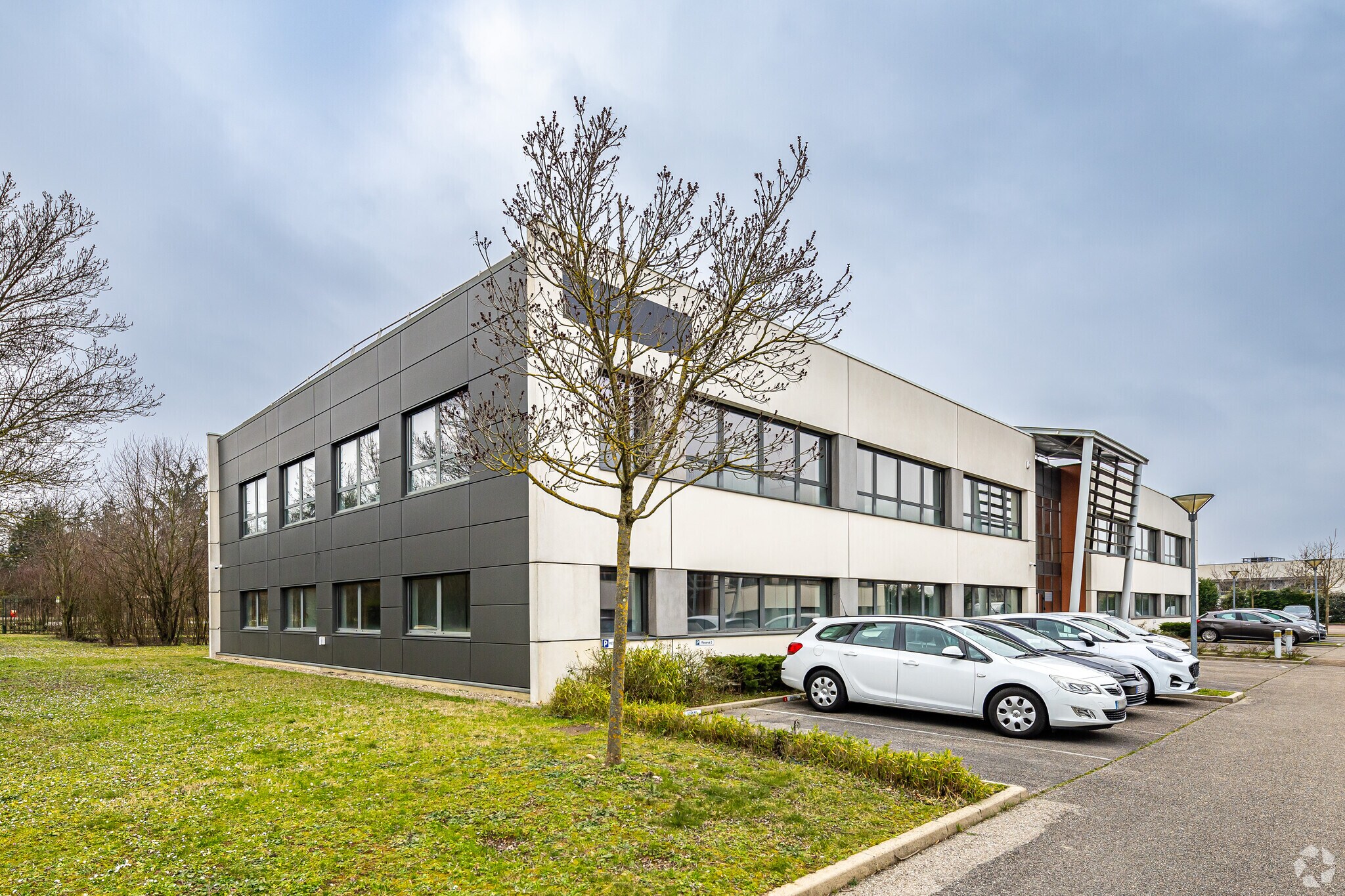 284 Allée Alexandre Borodine, Saint-Priest à louer Photo principale– Image 1 sur 7