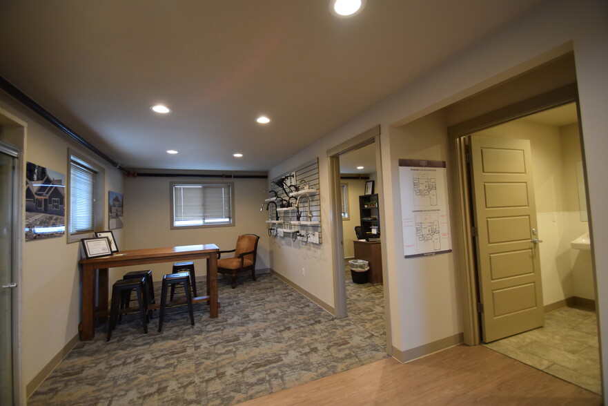 611 NE Jackpine Ct, Redmond, OR à louer - Photo de l’immeuble – Image 3 sur 19