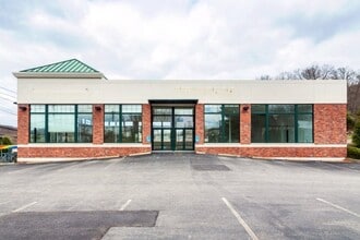 800 N Bedford Rd, Mount Kisco, NY à vendre Photo intérieure– Image 2 sur 10