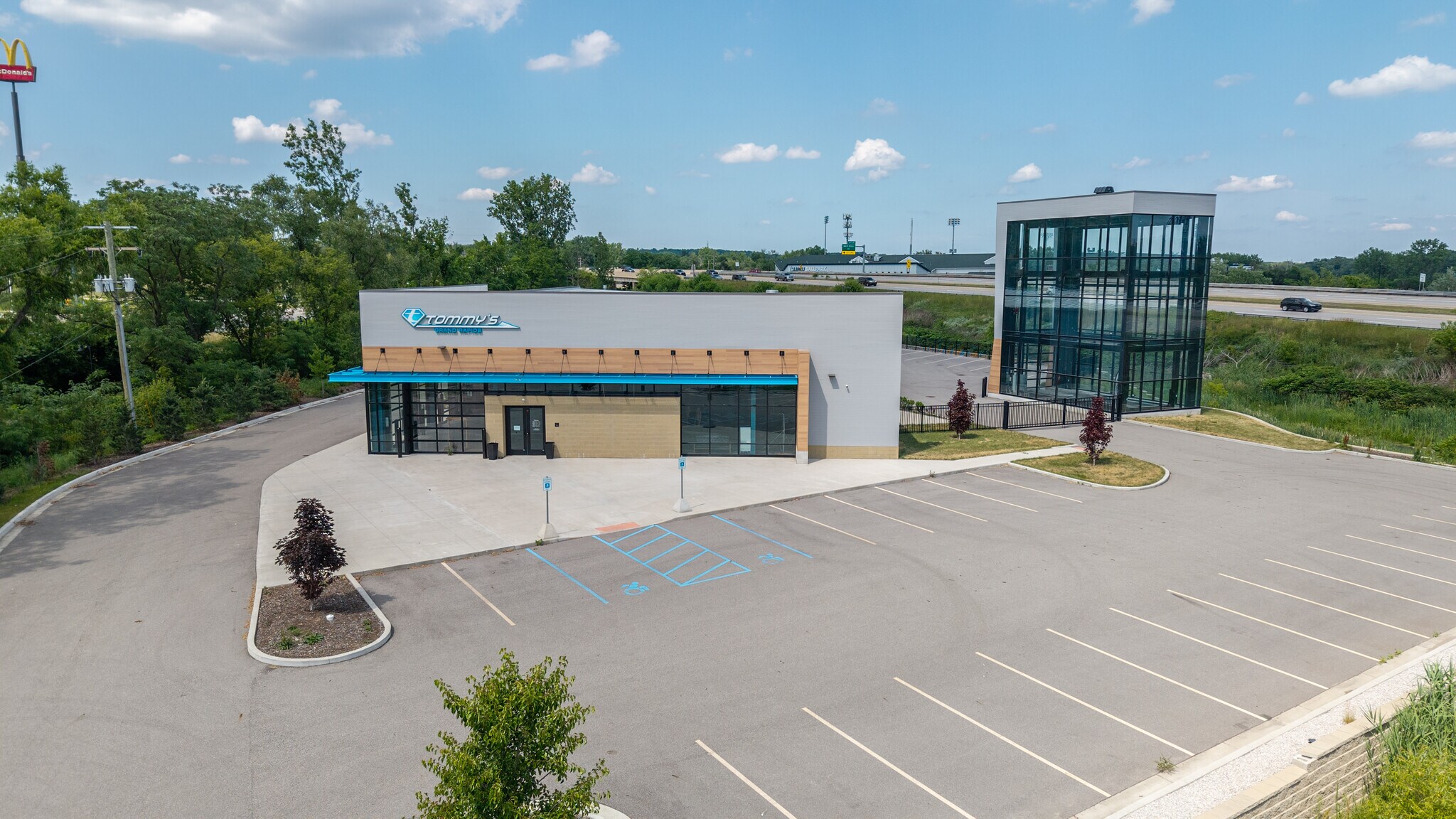 247 Morrissey Dr NE, Comstock Park, MI à louer Photo principale– Image 1 sur 9