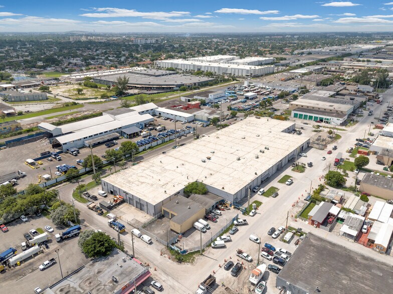 4201-4250 NW 37th Ct, Miami, FL à louer - Photo de l’immeuble – Image 1 sur 9