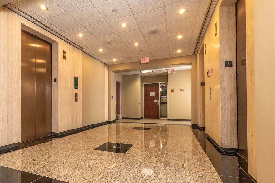 8023 E 63rd Pl, Tulsa, OK à vendre - Photo intérieure – Image 2 sur 16