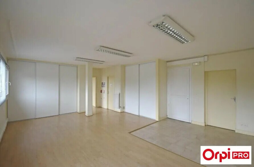 Bureau dans Saint-Brieuc à louer - Photo intérieure – Image 2 sur 4