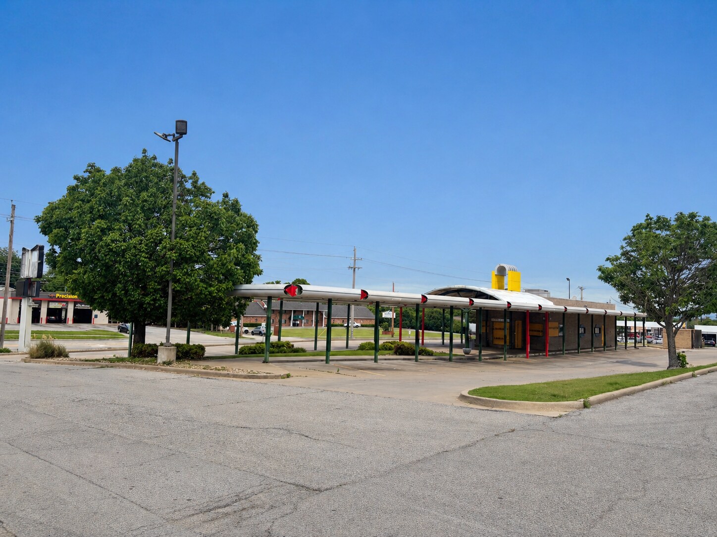 1919 S Memorial Dr, Tulsa, OK à louer Photo principale– Image 1 sur 8