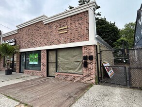2099 Wantagh Ave, Wantagh, NY à louer Photo de l’immeuble– Image 2 sur 2