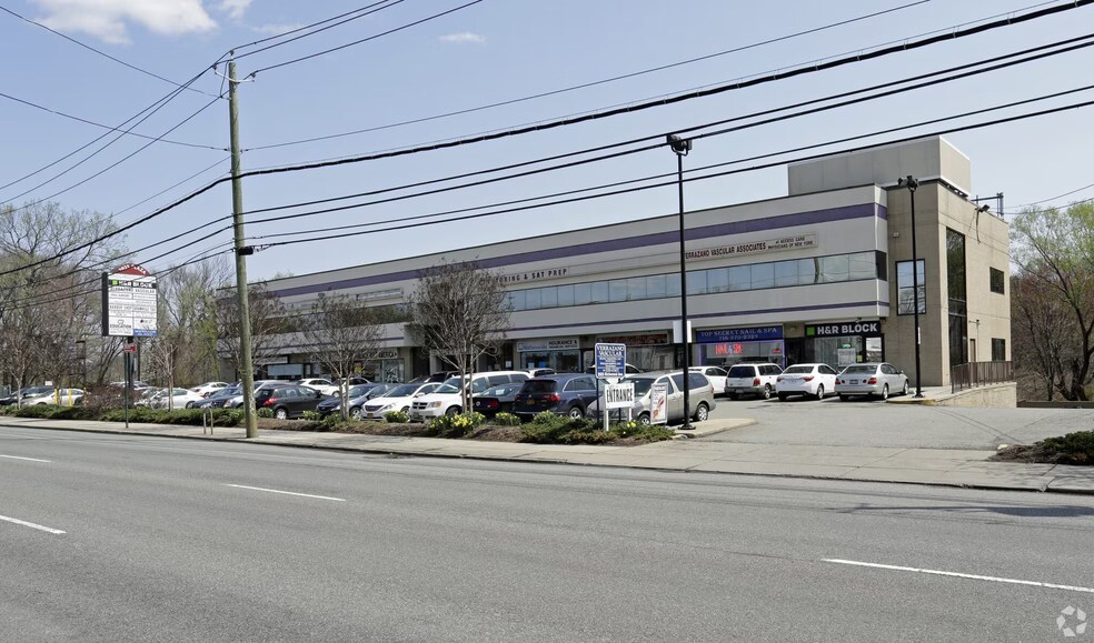 2025 Richmond Ave, Staten Island, NY à louer - Photo de l’immeuble – Image 3 sur 10