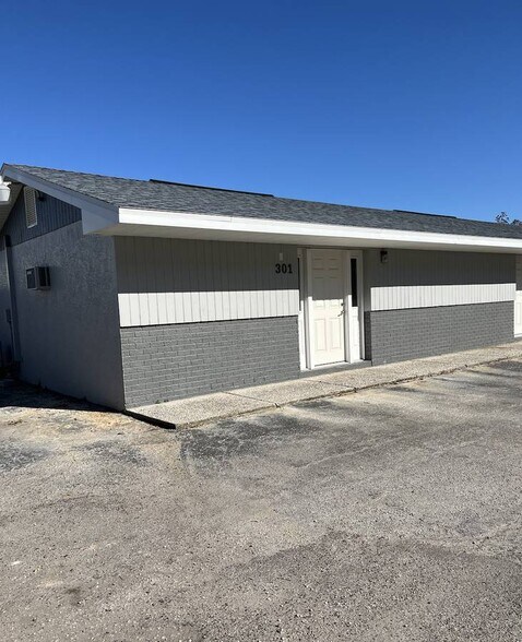 11151 66th St N, Largo, FL à louer - Photo de l’immeuble – Image 3 sur 17