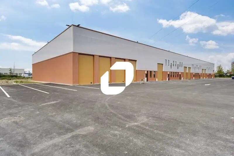 Local commercial dans Le Coudray-Montceaux à louer - Photo de l’immeuble – Image 2 sur 19