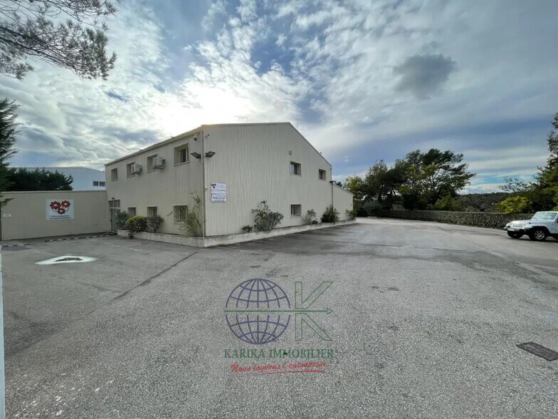 Local d'activités dans Roquebrune-sur-Argens à vendre - Photo de l’immeuble – Image 3 sur 20