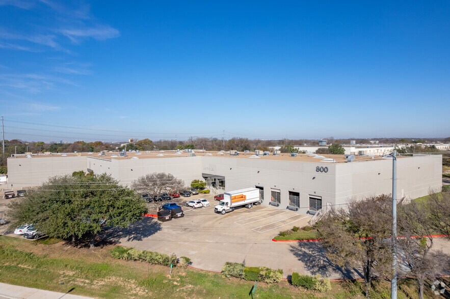 800 Interchange Blvd, Austin, TX à louer - Photo de l’immeuble – Image 3 sur 5