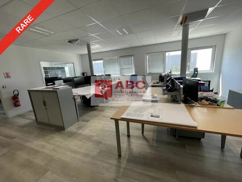 Local d’activités dans Saint-Jean-de-Védas à louer - Photo de l’immeuble – Image 2 sur 4