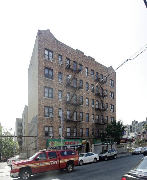 1070 Ogden Ave, Bronx, NY à louer - Photo de l’immeuble – Image 2 sur 21