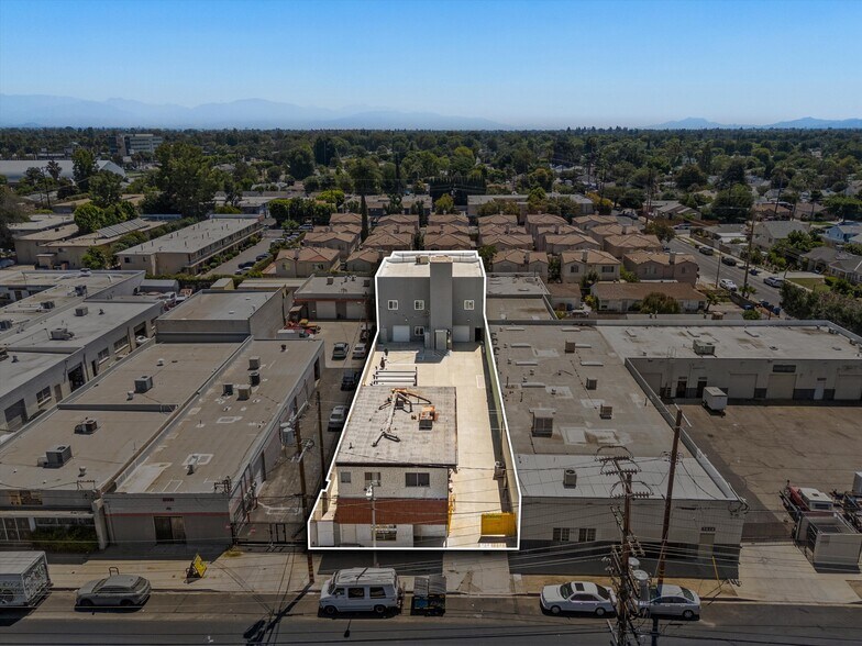 7018 1/2 Darby Ave, Reseda, CA à louer - Photo de l’immeuble – Image 3 sur 16