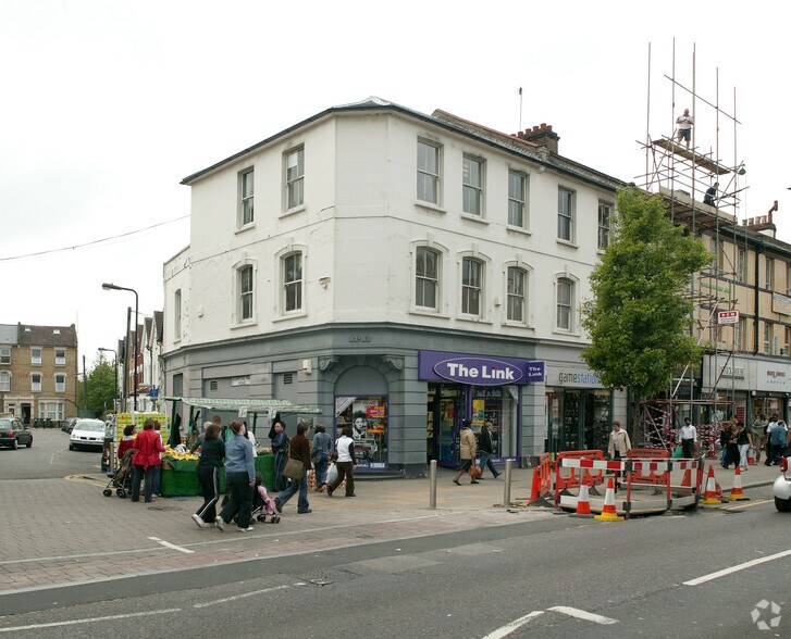 81-83 High Rd, Londres à vendre - Photo de l’immeuble – Image 2 sur 9