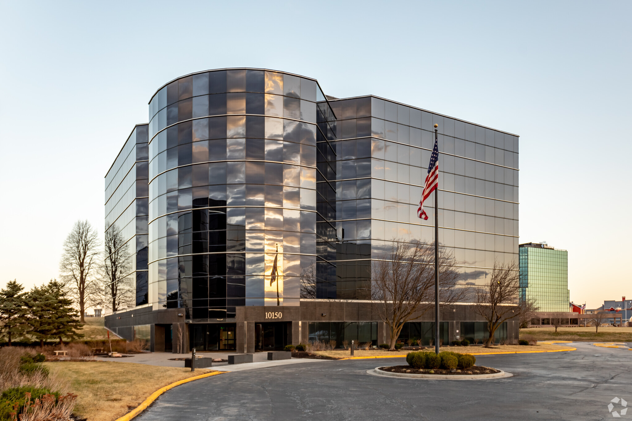 10150 N Ambassador Dr, Kansas City, MO à louer Photo principale– Image 1 sur 6