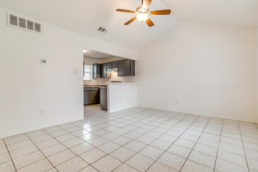 716 S Perkins St, Fort Worth, TX à vendre - Photo de l’immeuble – Image 3 sur 12