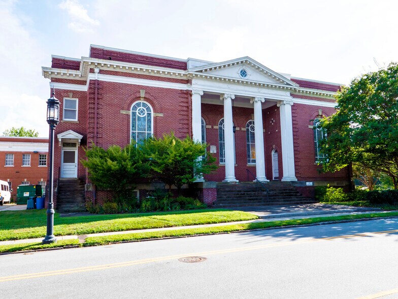 501 S Mendenhall St, Greensboro, NC à vendre - Photo principale – Image 1 sur 10