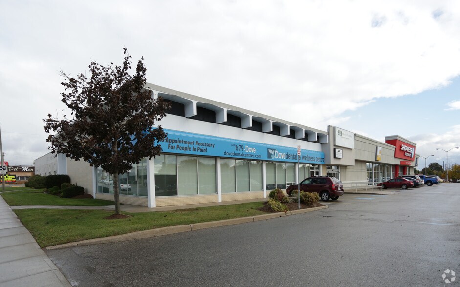 1657 Dundas St, London, ON à louer - Photo de l’immeuble – Image 2 sur 2