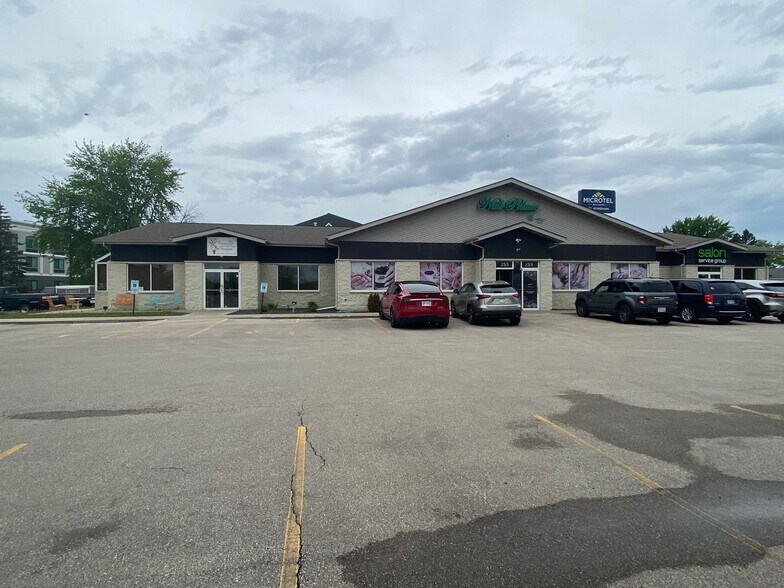 245 N Metro Dr, Appleton, WI à louer - Photo de l’immeuble – Image 2 sur 10