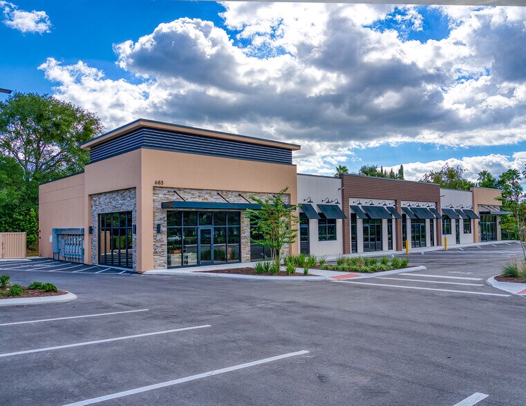 683 Rinehart rd, Lake Mary, FL à louer - Photo de l’immeuble – Image 1 sur 8