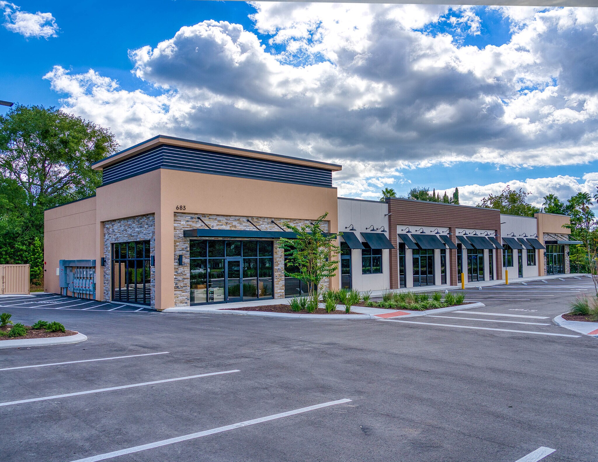 683 Rinehart rd, Lake Mary, FL à louer Photo de l’immeuble– Image 1 sur 9