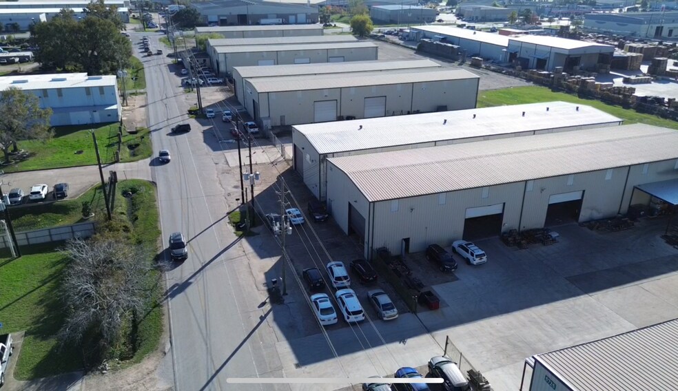 5719 Cunningham Rd, Houston, TX à louer - Photo de l’immeuble – Image 2 sur 16