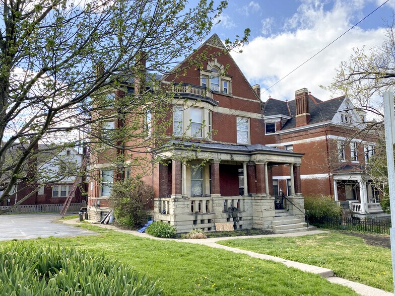 2705 Eden Ave, Cincinnati, OH à vendre - Photo principale – Image 1 sur 1
