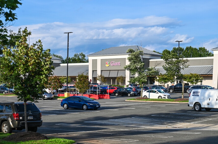 21050 Southbank St, Sterling, VA à louer - Photo de l’immeuble – Image 3 sur 14