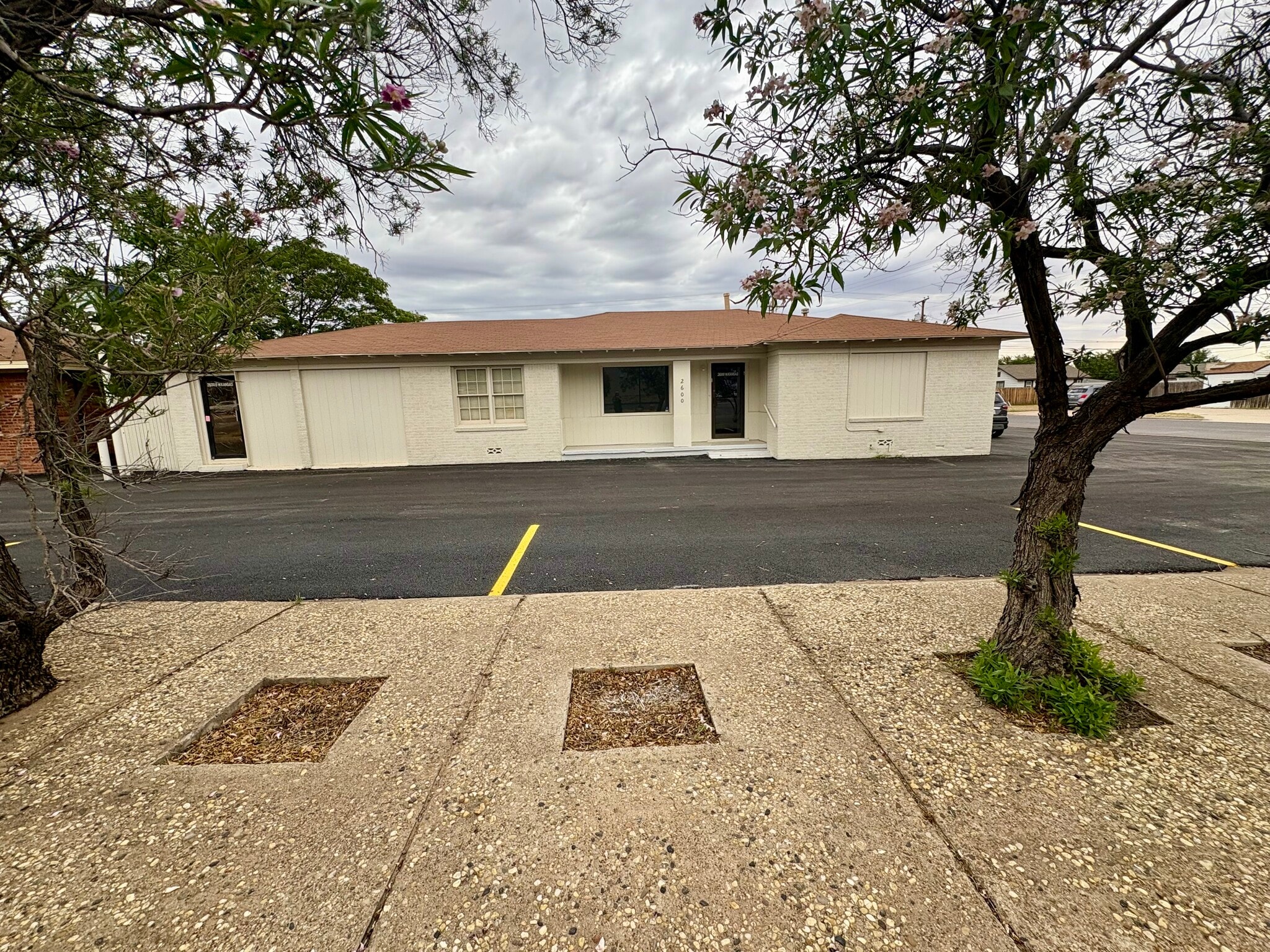 2600 W Kansas Ave, Midland, TX à louer Photo de l’immeuble– Image 1 sur 12