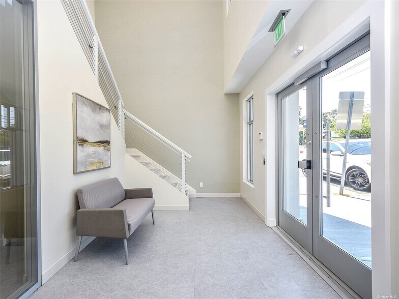 272 Plandome Rd, Manhasset, NY à louer - Photo intérieure – Image 2 sur 7