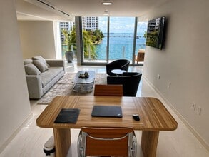300 Biscayne Boulevard Way, Miami, FL à louer Photo intérieure– Image 2 sur 6