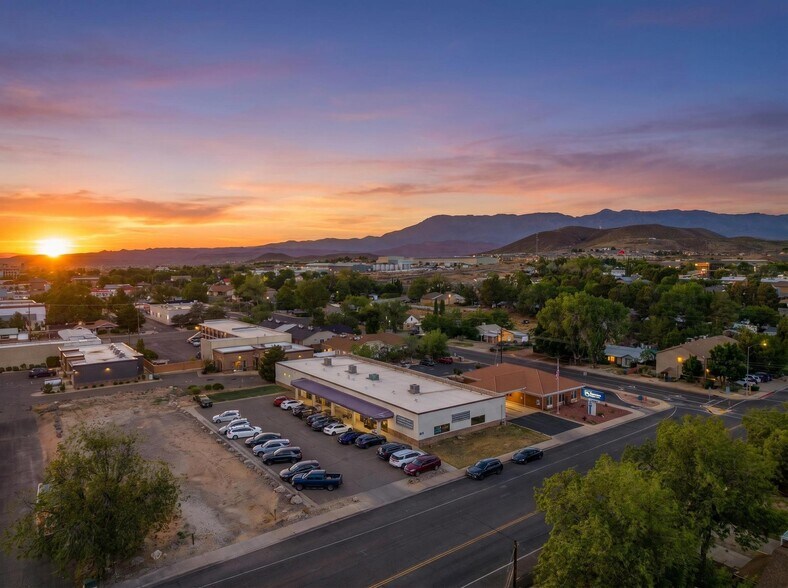 75 N 200 W, Hurricane, UT à vendre - Photo de l’immeuble – Image 1 sur 77