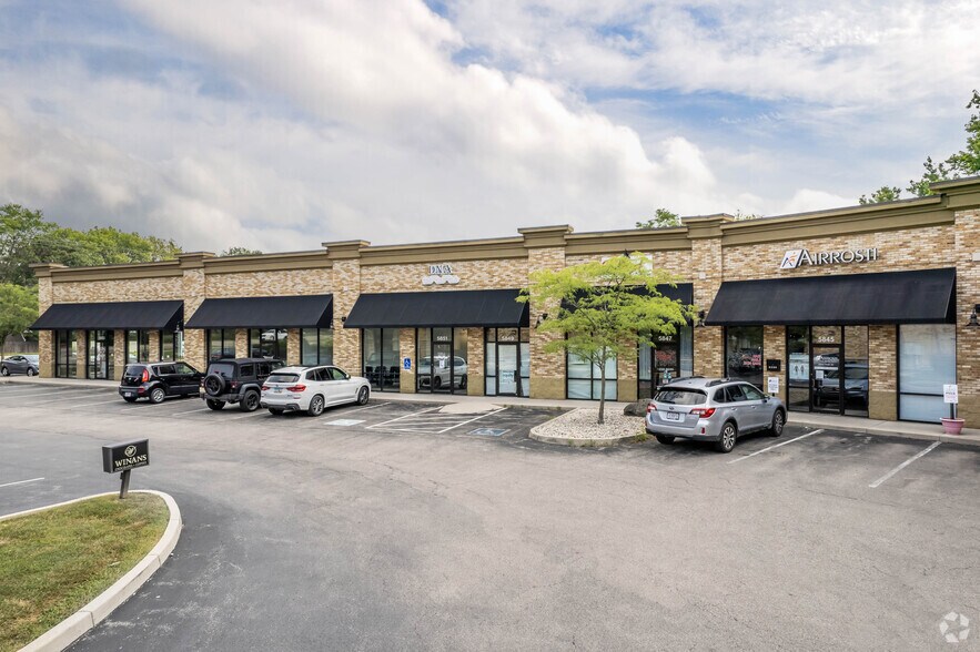 5847 Far Hills Ave, Dayton, OH à louer - Photo de l’immeuble – Image 3 sur 11