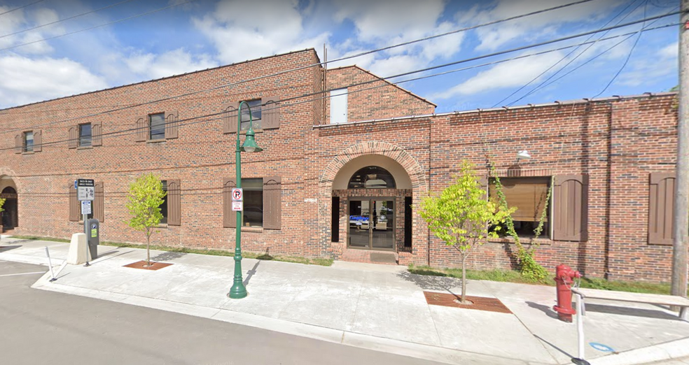 223-229 Lake Ave, Traverse City, MI à louer - Photo de l’immeuble – Image 1 sur 8