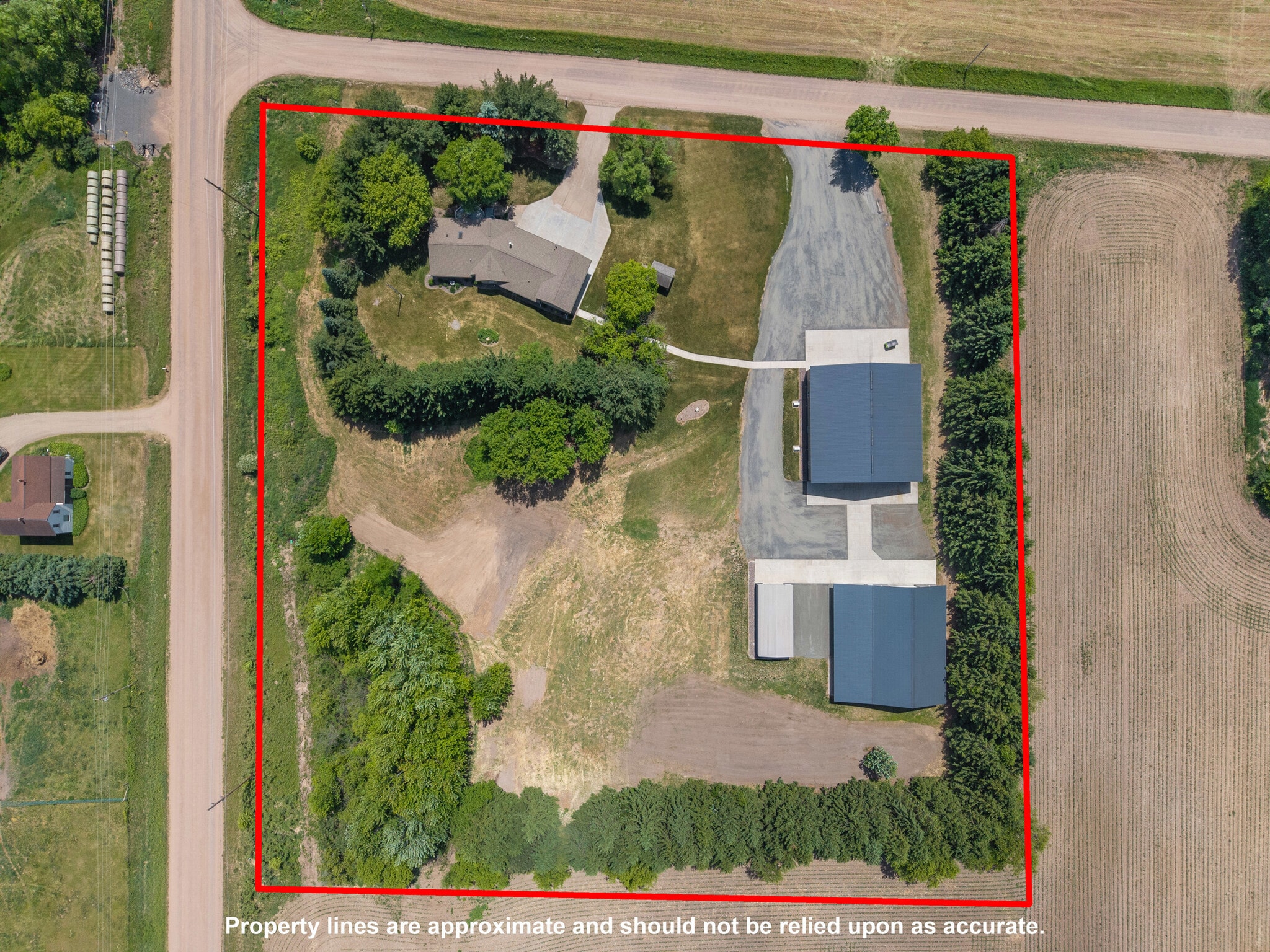 22946 100th Ave, Cadott, WI à vendre Photo principale– Image 1 sur 39