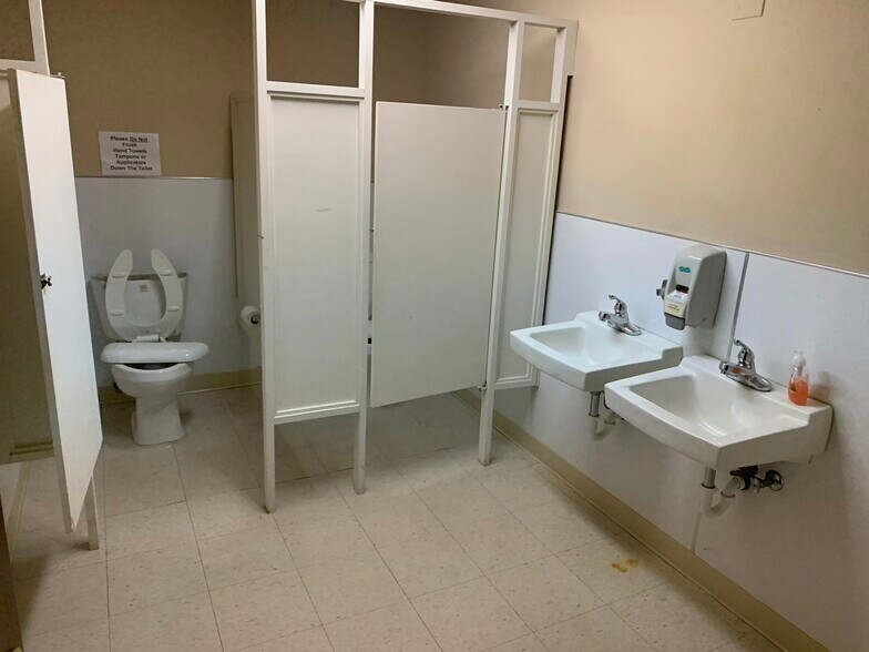 711 Washington Ave, Bay City, MI à louer - Photo intérieure – Image 3 sur 22