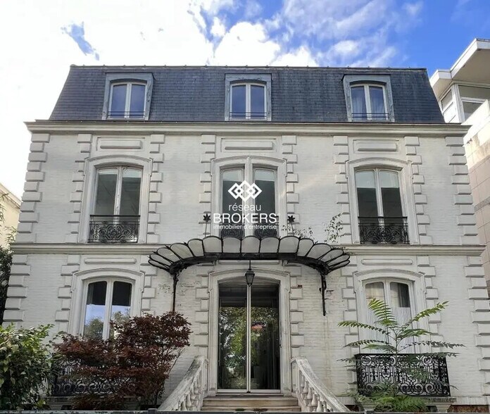 Bureau dans Saint-Cloud à vendre - Photo de l’immeuble – Image 3 sur 23