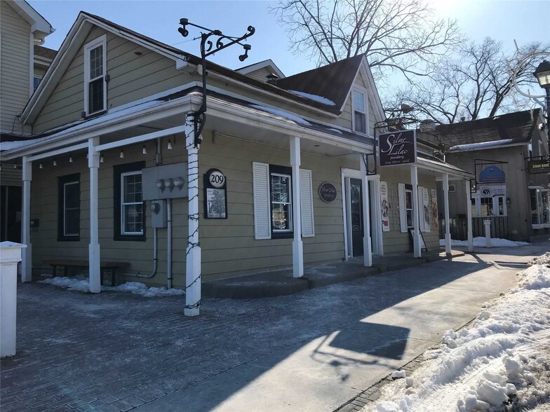 209 Main Unionville, Markham, ON à louer - Photo principale – Image 1 sur 14