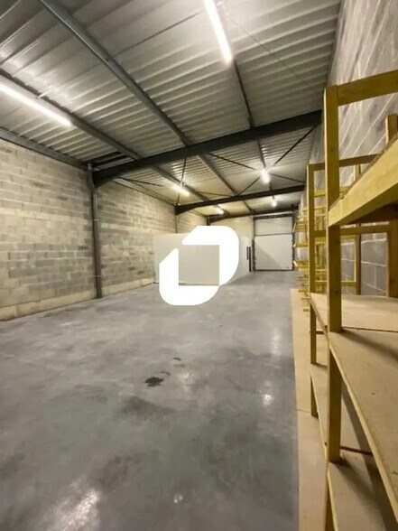 Industriel/Logistique dans Montussan à louer - Photo de l’immeuble – Image 1 sur 10