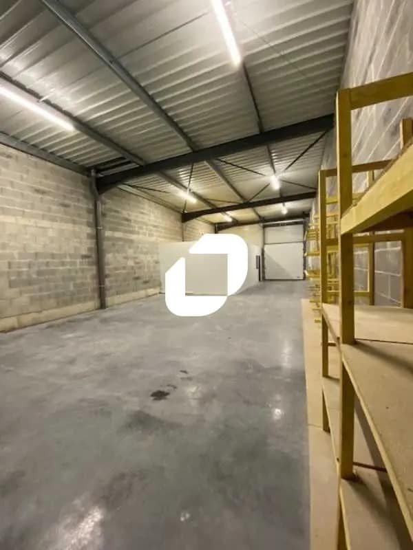 Industriel/Logistique dans Montussan à louer Photo de l’immeuble– Image 1 sur 11