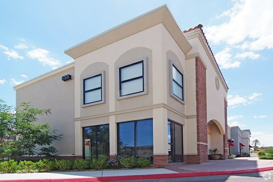 670 S Green Valley Pky, Henderson, NV à vendre - Photo de l’immeuble – Image 2 sur 59