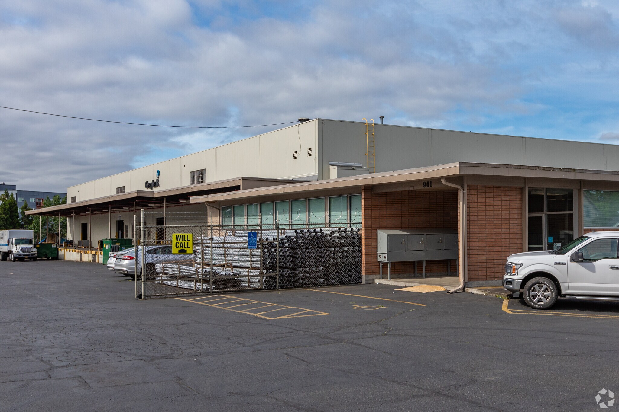 901 NE 60th Ave, Portland, OR à vendre Photo principale– Image 1 sur 8