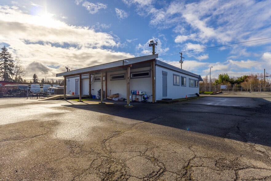 22867 Fraser Hwy, Langley, BC à louer - Photo de l’immeuble – Image 3 sur 6