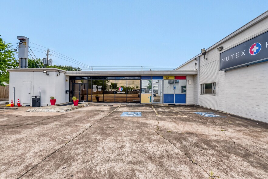6030 S Rice Ave, Houston, TX à louer - Photo de l’immeuble – Image 3 sur 10