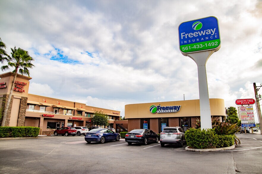 1020 S Military Trl, West Palm Beach, FL à vendre - Photo de l’immeuble – Image 1 sur 4